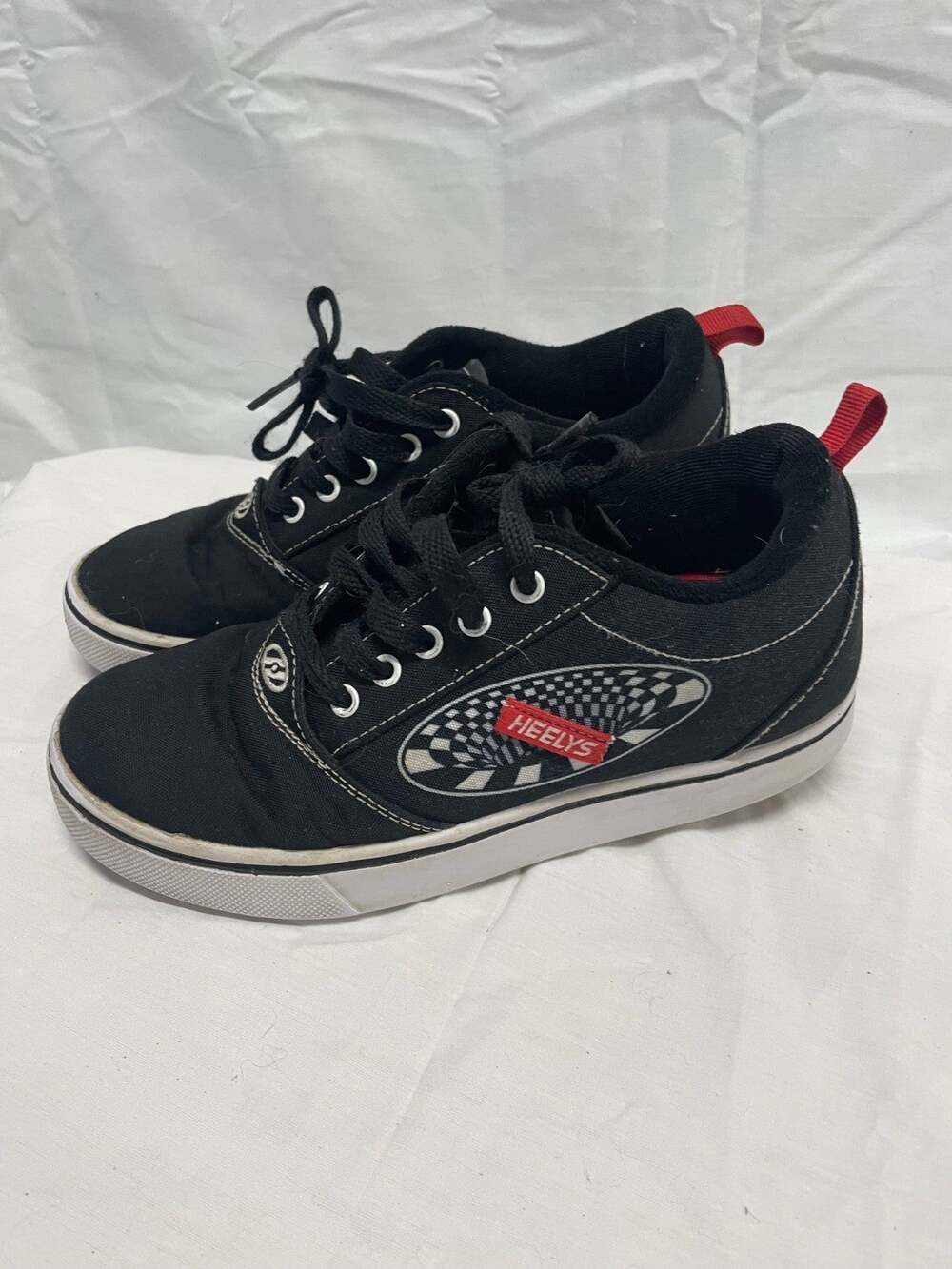 Heelys Youth Size 5 Pro 20 Prints Skate Shoes in Black/White/Red